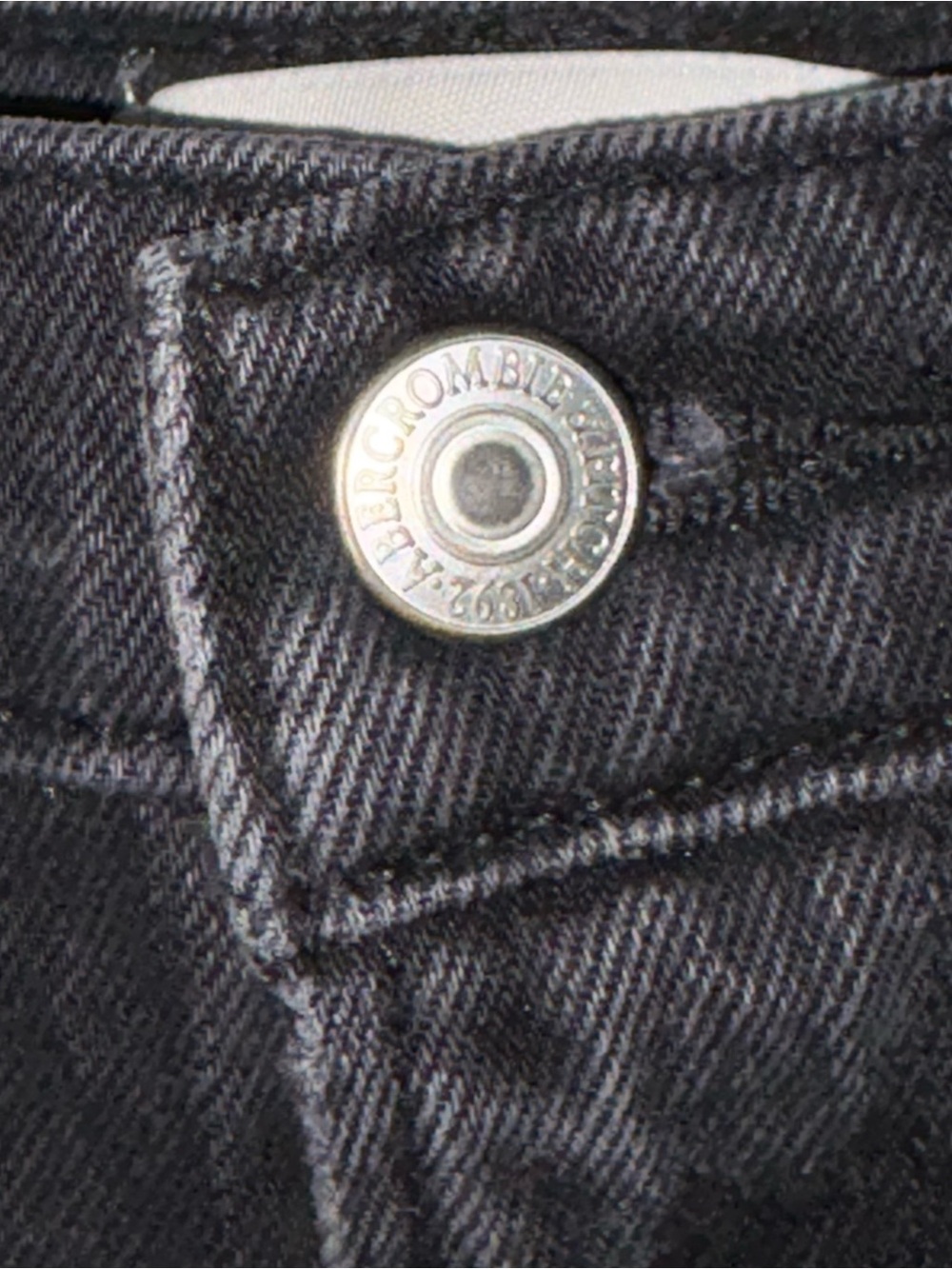 Abercrombie & Fitch High Rise Black Frayed-Hem Denim Shorts-Size 24/00 - Picture 5 of 10